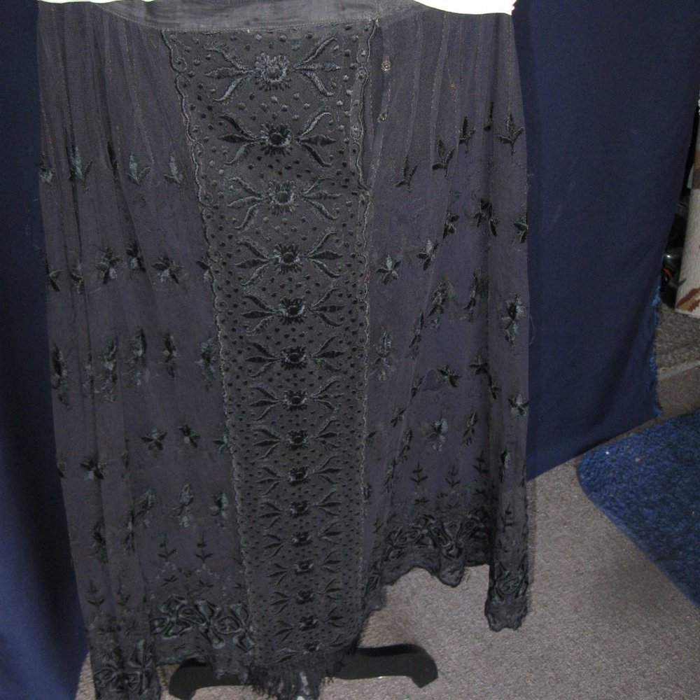 VINTAGE EMBROIDERED SKIRT